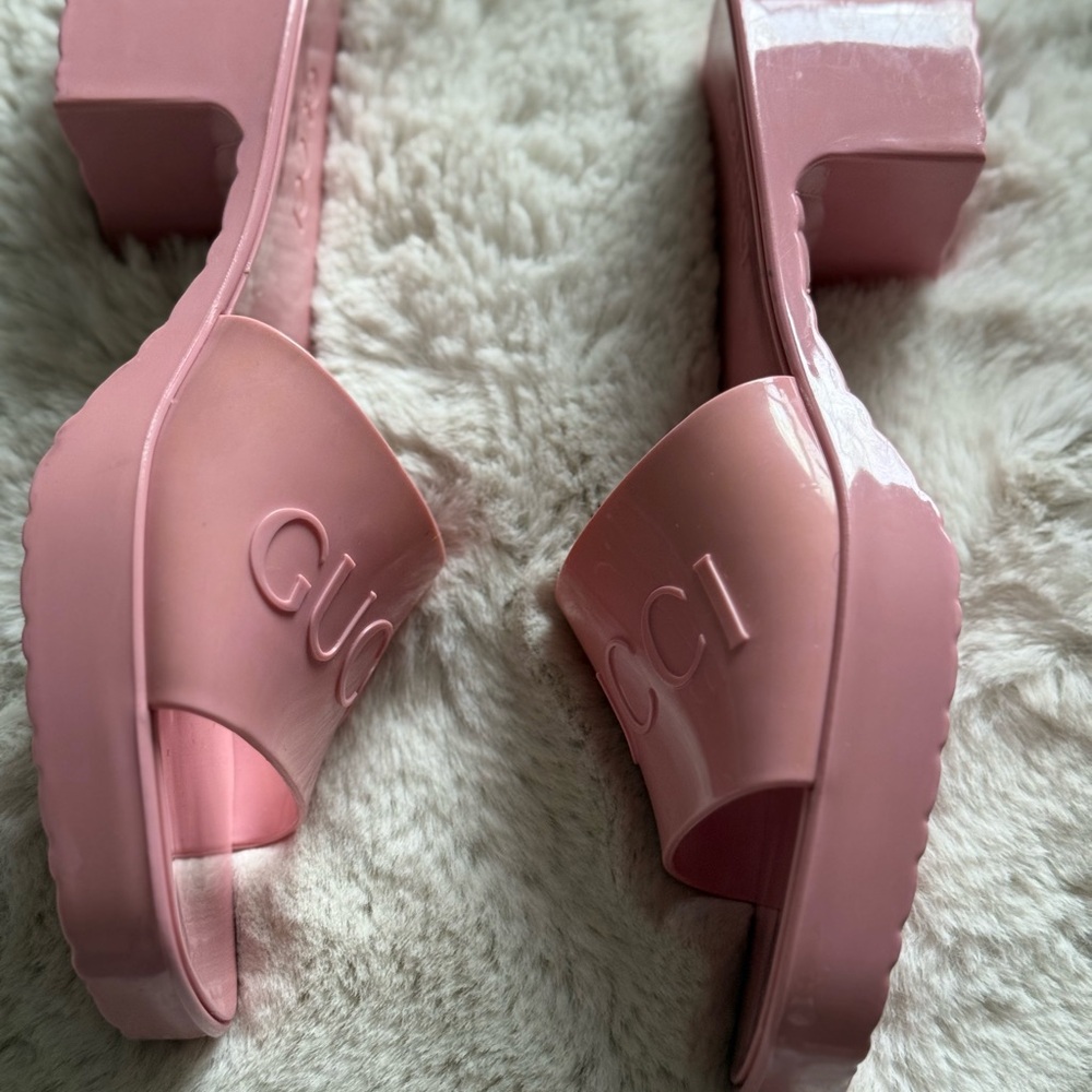 Gucci Pink Minimalist Sandals - Picture 5 of 6